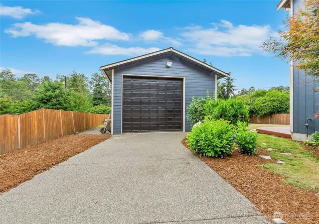 Photo 3 of Sale Pending at 5405 Braywood Ln SE, Olympia, WA 98513 | MLS# NWM2533825 | Listing updated on 2026-09-28