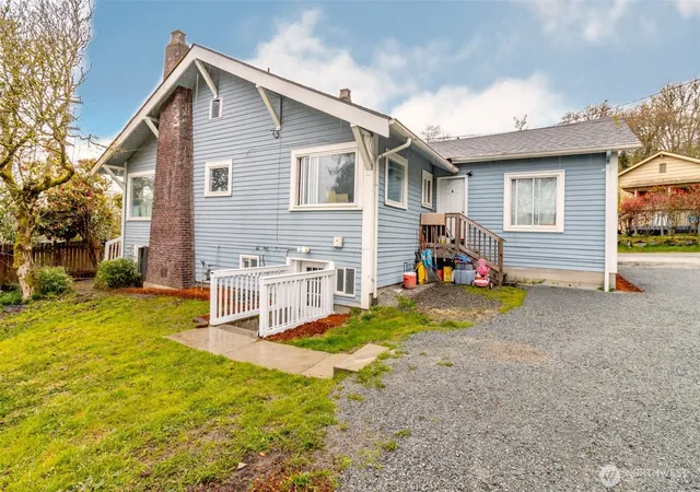 Photo 2 of Single family home for sale at 10033 Des Moines Memorial Dr S, Seattle, WA 98168 | MLS# NWM2533852 | Listing updated on 2026-09-21