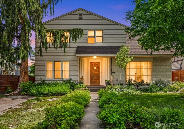 Photo 1 of Single family home for sale at 19 N Garfield Ave, Wenatchee, WA 98801 | MLS# NWM2533862 | Listing updated on 2026-09-19