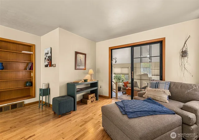 Photo 4 of Single family home for sale at 19 N Garfield Ave, Wenatchee, WA 98801 | MLS# NWM2533862 | Listing updated on 2026-09-19