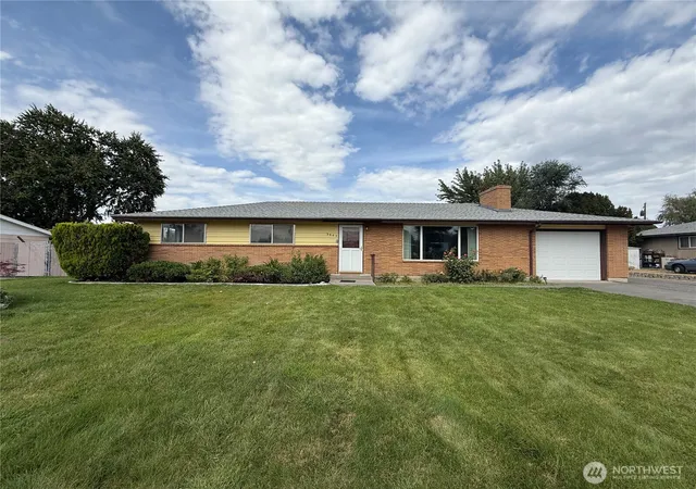 Photo 1 of Single family home for sale at 3903 W Nixon St, Pasco, WA 99301 | MLS# NWM2533866 | Listing updated on 2026-10-01