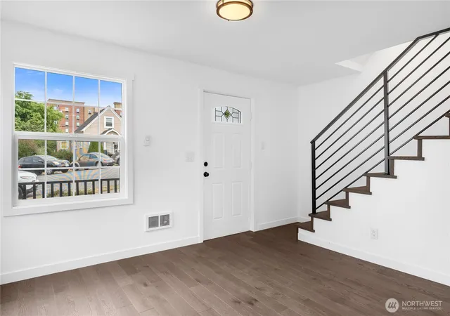 Photo 3 of Single family home for sale at 2928 Nassau St, Everett, WA 98201 | MLS# NWM2533902 | Listing updated on 2026-10-02