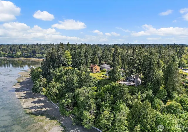 Photo 4 of Single family home for sale at 7544 Sandy Point Beach Rd NE, Olympia, WA 98516 | MLS# NWM2533967 | Listing updated on 2026-09-21