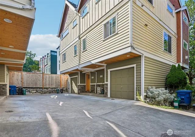 Photo 2 of Sale Pending at 1137 26th Avenue, Seattle, WA 98122 | MLS# NWM2533980 | Listing updated on 2026-09-30