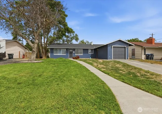 Photo 1 of Single family home for sale at 262 N Earl Rd, Moses Lake, WA 98837 | MLS# NWM2533982 | Listing updated on 2026-09-21