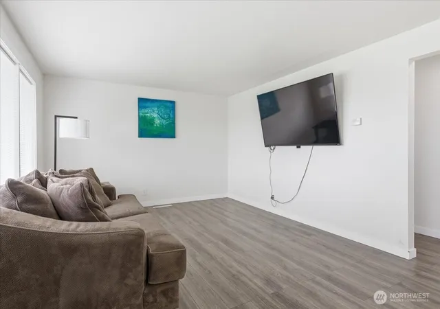 Photo 3 of Single family home for sale at 262 N Earl Rd, Moses Lake, WA 98837 | MLS# NWM2533982 | Listing updated on 2026-09-21