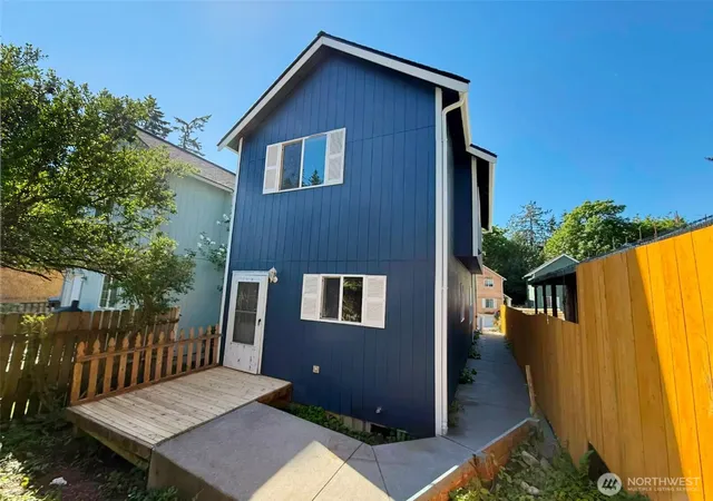 Photo 3 of Single family home for sale at 6414 Ne Fern St, Suquamish, WA 98392 | MLS# NWM2534014 | Listing updated on 2026-09-25