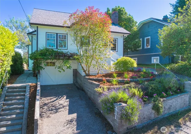 Photo 2 of Single family home for sale at 331 Ne 53rd Street, Seattle, WA 98105 | MLS# NWM2534042 | Listing updated on 2026-09-21