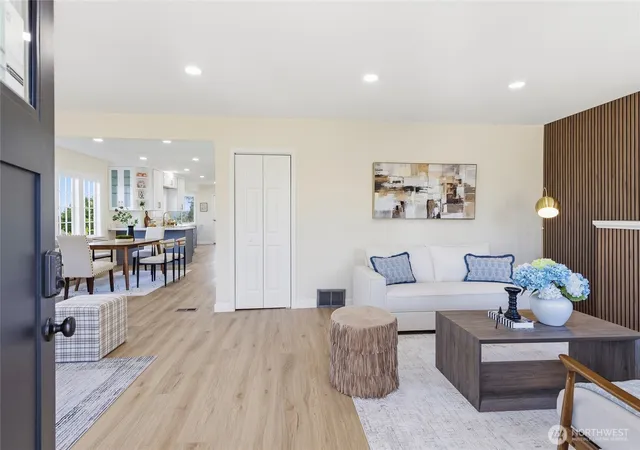 Photo 3 of Single family home for sale at 331 NE 53rd Street, Seattle, WA 98105 | MLS# NWM2534042 | Listing updated on 2026-09-21