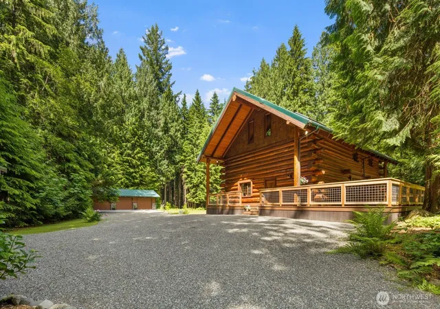 Photo 4 of Single family home for sale at 129 N Lake Roesiger Rd, Snohomish, WA 98290 | MLS# NWM2534056 | Listing updated on 2026-09-21