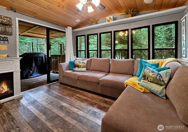 Photo 4 of Manufactured home for sale at 160 3 Big River Blvd E, Deming, WA 98244 | MLS# NWM2534089 | Listing updated on 2026-09-21