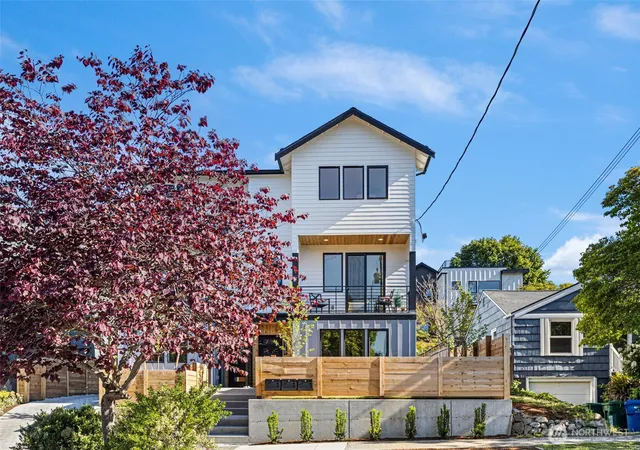 Photo 2 of Sale Pending at 4116 Ne 60th Street, Seattle, WA 98115 | MLS# NWM2534183 | Listing updated on 2026-10-01