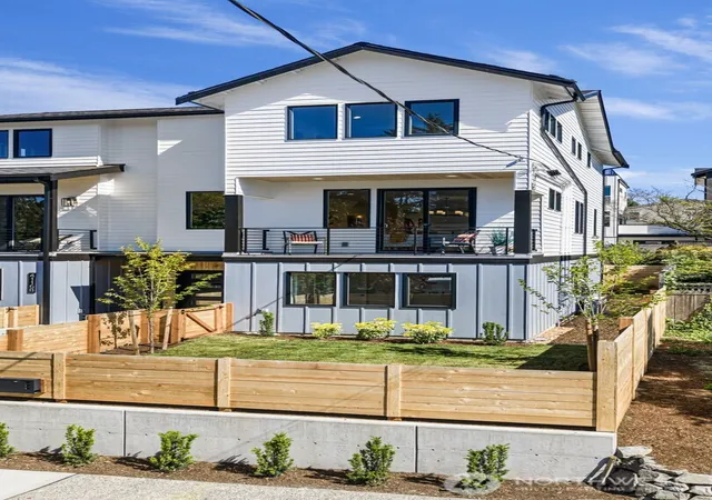 Photo 3 of Sale Pending at 4116 Ne 60th Street, Seattle, WA 98115 | MLS# NWM2534183 | Listing updated on 2026-10-01