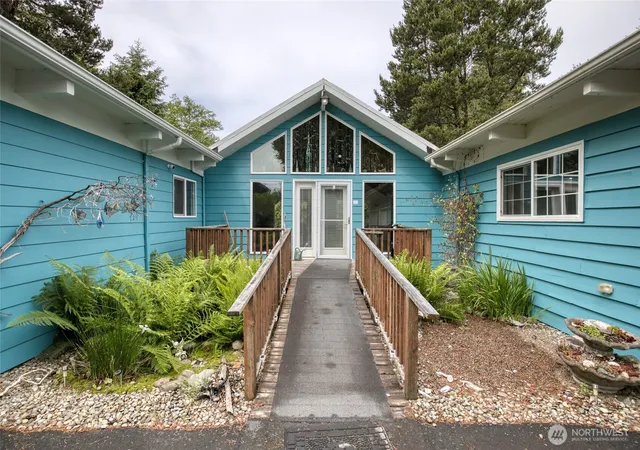 Photo 1 of Single family home for sale at 18 Sunset Blvd, Hoquiam, WA 98550 | MLS# NWM2534234 | Listing updated on 2026-09-18