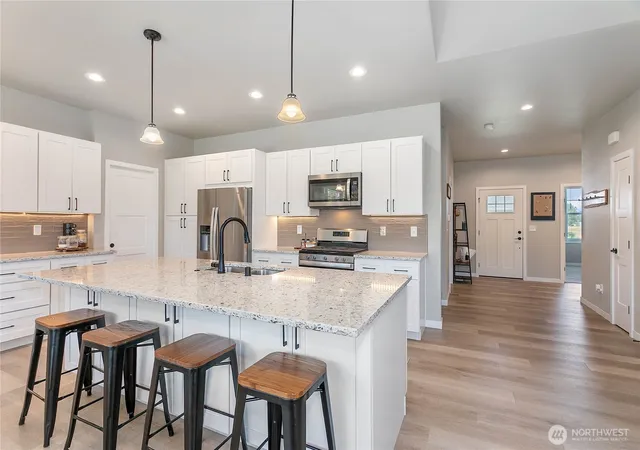 Photo 4 of Single family home for sale at 801 Pine Crst Dr, Everson, WA 98247 | MLS# NWM2534237 | Listing updated on 2026-09-21