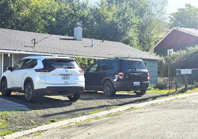 Photo 2 of Multi family home for sale at 1740 Anderson, Bremerton, WA 98312 | MLS# NWM2534274 | Listing updated on 2026-09-21