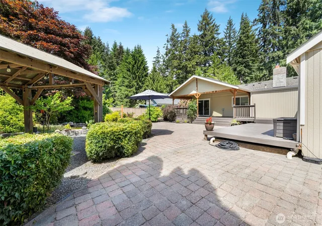 Photo 1 of Single family home for sale at 1918 S Lake Stickney Dr, Lynnwood, WA 98087 | MLS# NWM2534397 | Listing updated on 2026-10-02