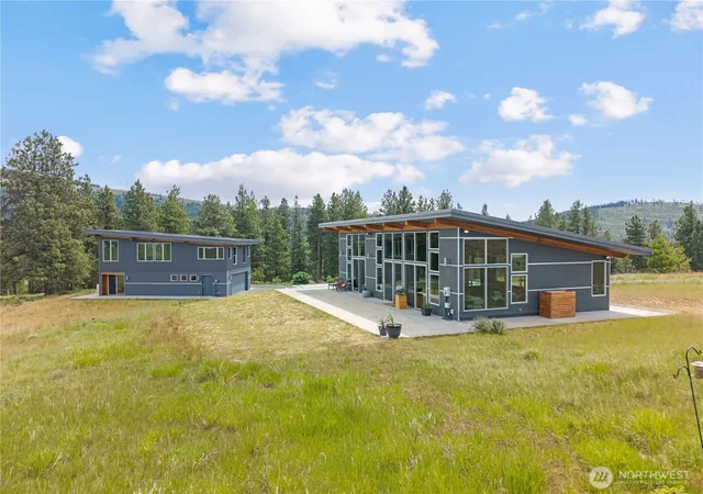 Photo 3 of Single family home for sale at 1280 Mountain Crk Dr, Cle Elum, WA 98922 | MLS# NWM2534409 | Listing updated on 2026-09-21