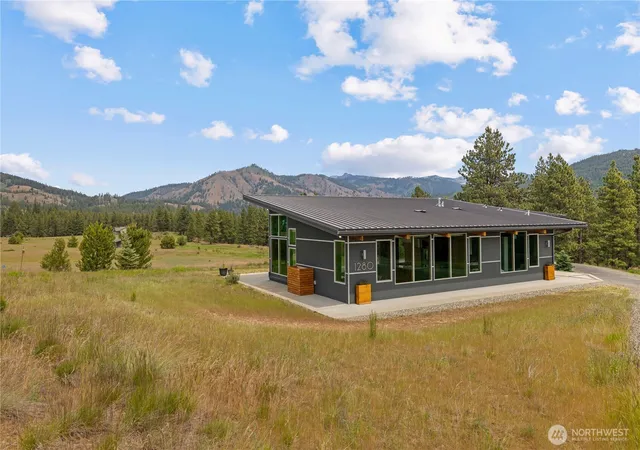 Photo 4 of Single family home for sale at 1280 Mountain Crk Dr, Cle Elum, WA 98922 | MLS# NWM2534409 | Listing updated on 2026-09-21