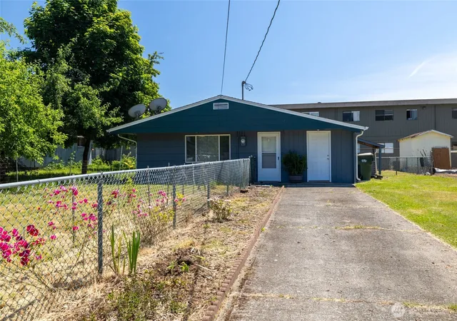 Photo 1 of Sale Pending at 1308 W Main St, Centralia, WA 98531 | MLS# NWM2534456 | Listing updated on 2026-09-03