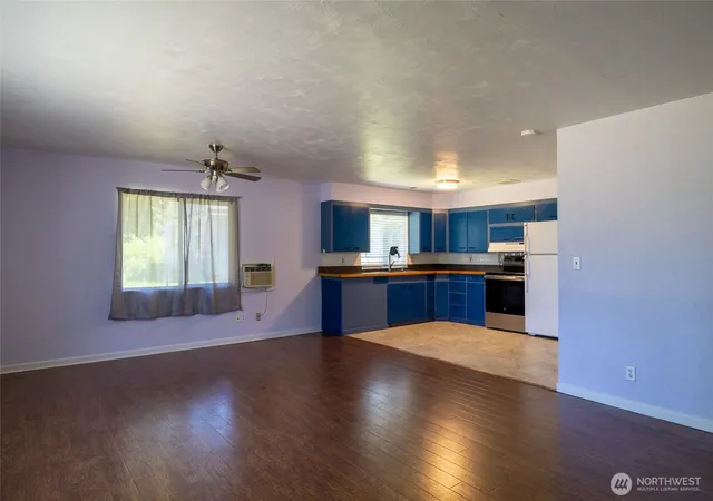 Photo 3 of Sale Pending at 1308 W Main St, Centralia, WA 98531 | MLS# NWM2534456 | Listing updated on 2026-09-03
