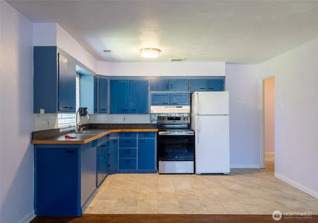 Photo 3 of Sale Pending at 1308 W Main St, Centralia, WA 98531 | MLS# NWM2534456 | Listing updated on 2026-09-03