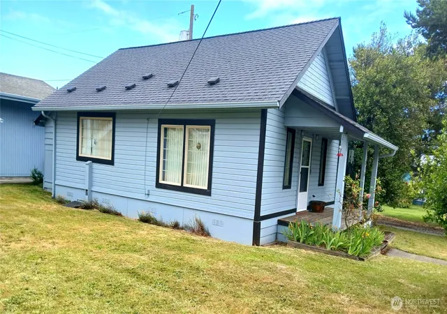 Photo 2 of Multi family home for sale at 616 S Race St, Port Angeles, WA 98362 | MLS# NWM2534493 | Listing updated on 2026-10-08