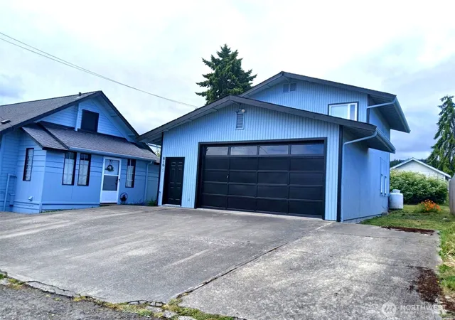 Photo 4 of House for sale at 616 S Race St, Port Angeles, WA 98362 | MLS# NWM2534493 | Listing updated on 2026-10-08