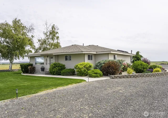 Photo 2 of Single family home for sale at 13373 Adams Rd S, Royal City, WA 99357 | MLS# NWM2534516 | Listing updated on 2026-09-21