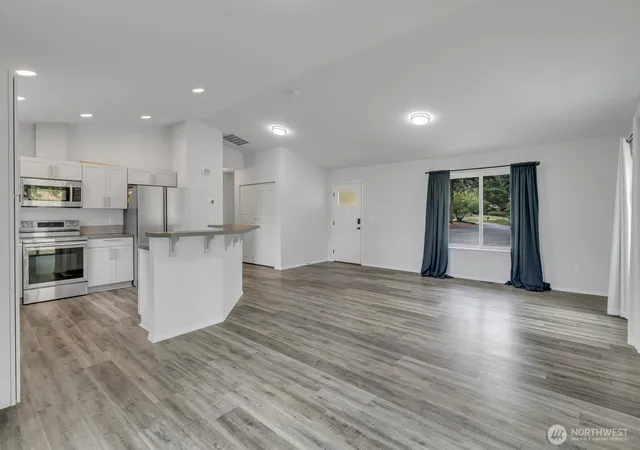 Photo 4 of Single family home for sale at 7215 36th Street W, University Place, WA 98466 | MLS# NWM2534517 | Listing updated on 2026-09-24