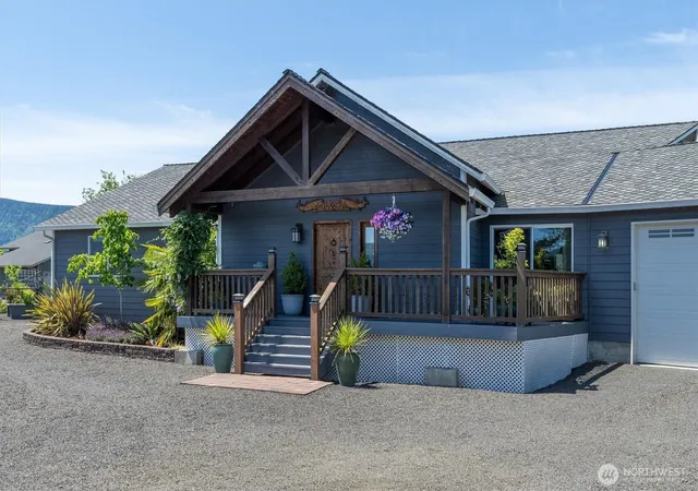 Photo 1 of Single family home for sale at 268 S Welcome Slough Rd, Cathlamet, WA 98612 | MLS# NWM2534530 | Listing updated on 2026-09-21