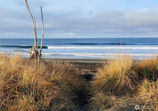 Photo 2 of Single family home for sale at 1003 S Sand Dune Ave Sw #C, Ocean Shores, WA 98569 | MLS# NWM2534602 | Listing updated on 2026-09-21