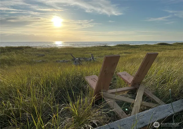 Photo 3 of Single family home for sale at 1003 S Sand Dune Ave Sw #C, Ocean Shores, WA 98569 | MLS# NWM2534602 | Listing updated on 2026-09-21