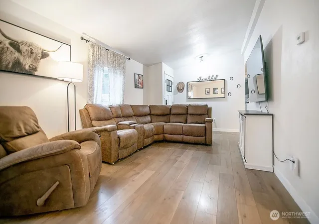 Photo 3 of Manufactured home for sale at 11845 School Land Rd SW, Rochester, WA 98579 | MLS# NWM2534626 | Listing updated on 2026-09-24