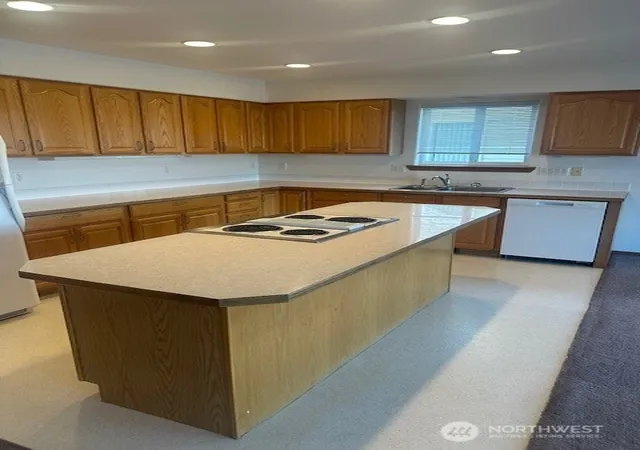 Photo 3 of Single family home for sale at 1300 W Marina Dr #16, Moses Lake, WA 98837 | MLS# NWM2534689 | Listing updated on 2026-09-21