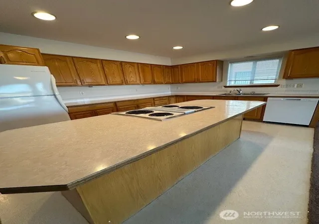 Photo 3 of Single family home for sale at 1300 W Marina Dr #16, Moses Lake, WA 98837 | MLS# NWM2534689 | Listing updated on 2026-09-21
