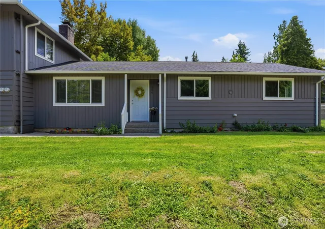 Photo 2 of Sale Pending at 360 Tremont St W, Port Orchard, WA 98366 | MLS# NWM2534690 | Listing updated on 2026-09-29