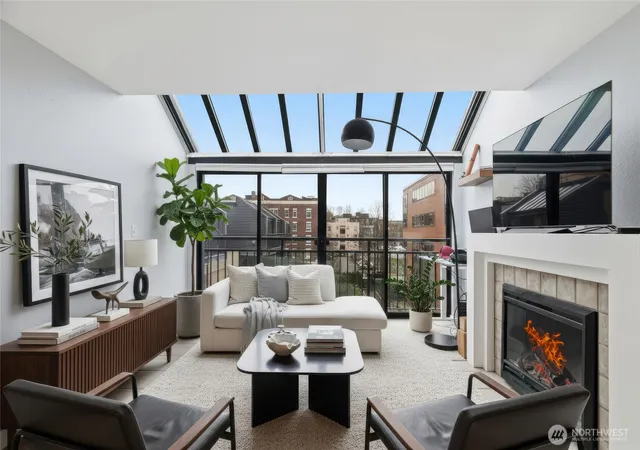 Photo 4 of Condo for sale at 275 W Roy St #412, Seattle, WA 98119 | MLS# NWM2534702 | Listing updated on 2026-09-28