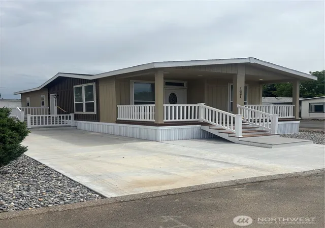 Photo 3 of Manufactured home for sale at 1321 Fort, Walla Walla, WA 99362 | MLS# NWM2534723 | Listing updated on 2026-09-21