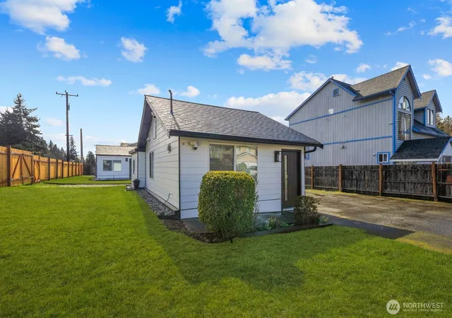 Photo 4 of Single family home for sale at 1747 NE 147th Street #1, Shoreline, WA 98155 | MLS# NWM2534730 | Listing updated on 2026-09-27