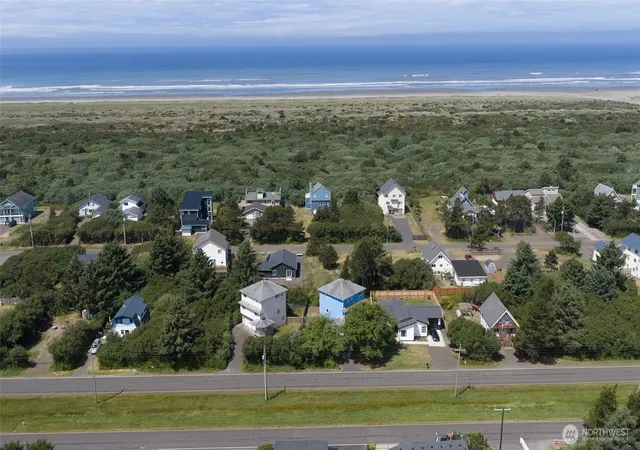 Photo 4 of Single family home for sale at 251 Ocean Shrs Blvd SW, Ocean Shores, WA 98569 | MLS# NWM2534735 | Listing updated on 2026-09-21