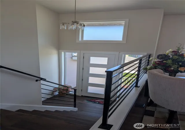 Photo 3 of Single family home for sale at 201 Stanley Ave, Algona, WA 98001 | MLS# NWM2534746 | Listing updated on 2026-10-01