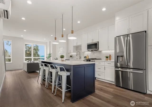 Photo 3 of Townhouse for sale at 8923 166th Avenue Ne #102, Redmond, WA 98052 | MLS# NWM2534784 | Listing updated on 2026-09-30
