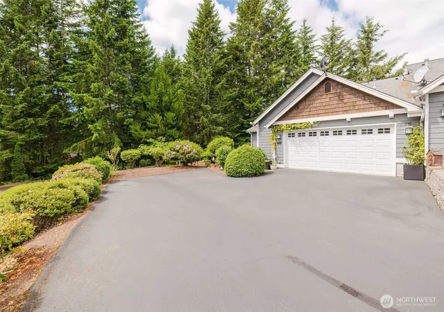 Photo 2 of Condo for sale at 160 E Soderberg Rd #H24, Allyn, WA 98524 | MLS# NWM2534788 | Listing updated on 2026-08-21
