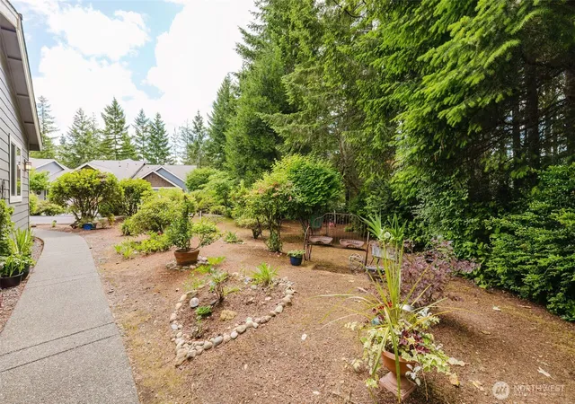 Photo 3 of Condo for sale at 160 E Soderberg Rd #H24, Allyn, WA 98524 | MLS# NWM2534788 | Listing updated on 2026-08-21
