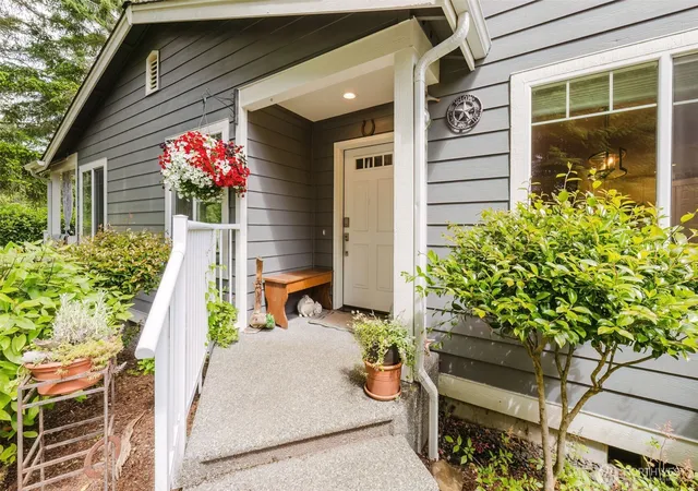 Photo 3 of Condo for sale at 160 E Soderberg Rd #H24, Allyn, WA 98524 | MLS# NWM2534788 | Listing updated on 2026-08-21