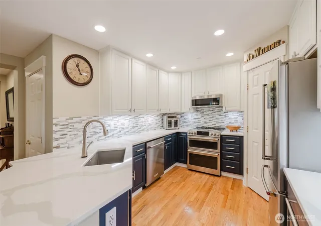 Photo 4 of Condo for sale at 160 E Soderberg Rd #H24, Allyn, WA 98524 | MLS# NWM2534788 | Listing updated on 2026-08-21