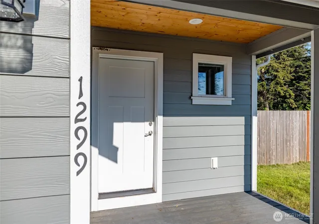 Photo 3 of Single family home for sale at 1299 Russell Dr, Coupeville, WA 98239 | MLS# NWM2534820 | Listing updated on 2026-09-23