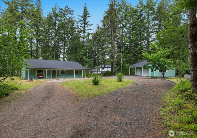 Photo 1 of Sale Pending at 402 E Hiawatha Blvd, Shelton, WA 98584 | MLS# NWM2534850 | Listing updated on 2026-09-29