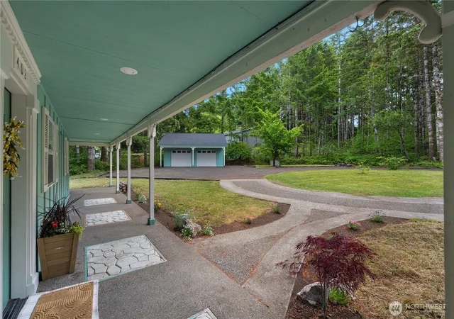 Photo 3 of Sale Pending at 402 E Hiawatha Blvd, Shelton, WA 98584 | MLS# NWM2534850 | Listing updated on 2026-09-29